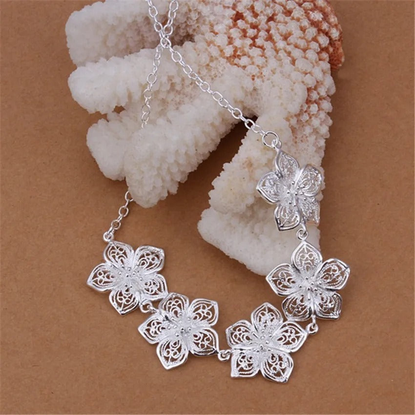 Hot sell cute women lady wedding silver color retro charm flowers Necklace Fashion trends Jewelry Gifts charms
