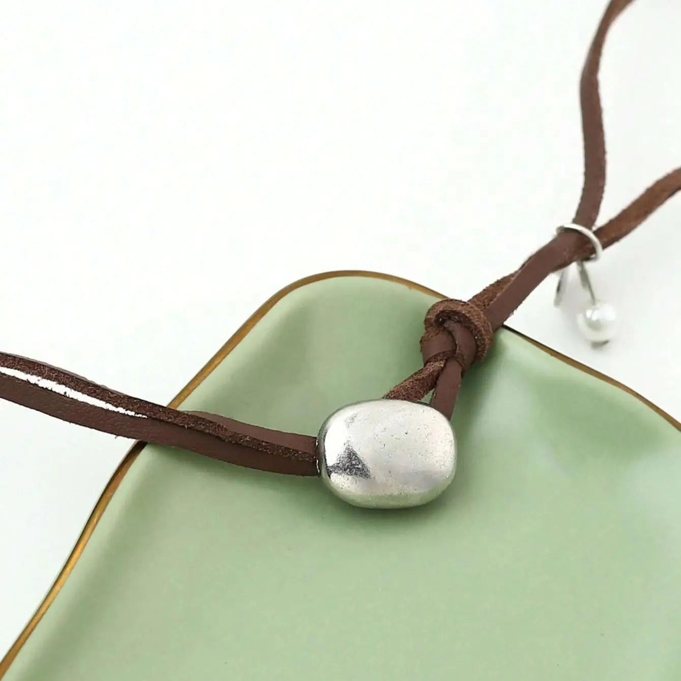 1Pc Retro Round Brand Simple Bohemian Style Leather Rope Metal Imitation Pearl Brown Silver Color Necklace Woman Party Daily