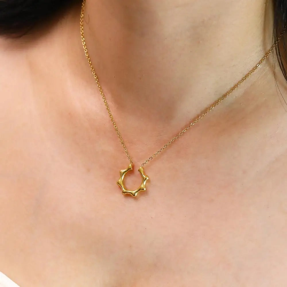 Stainless Steel French Light Luxury Sun Flower Pendant Necklace for Women Gold Color Minimalist Choker Neck Chains Jewelry Gift