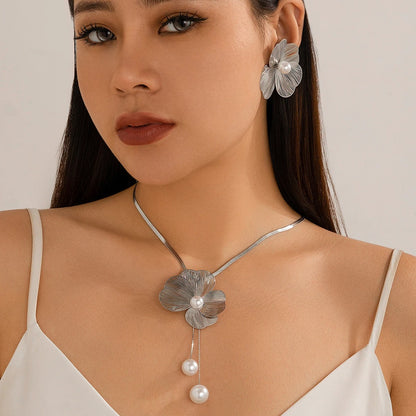 Romantic Flower Petal Imitation Pearl Pendant Choker Necklace Stud Earrings Women Trendy Kpop Snake Chain Jewelry Set