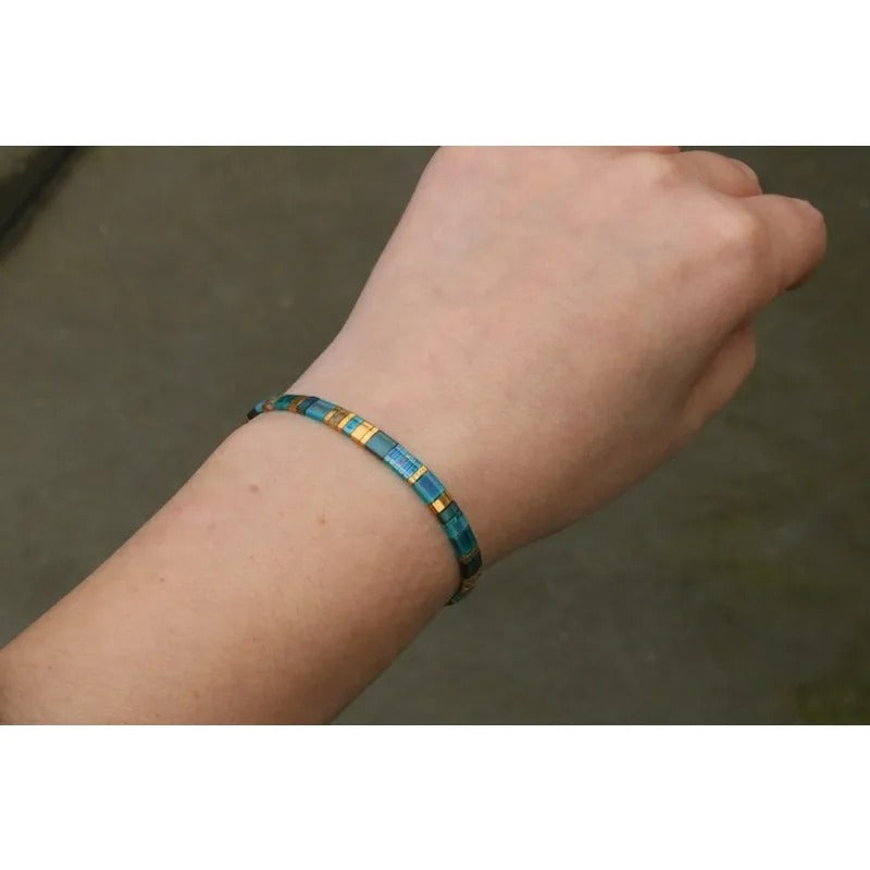 Delicate turquoise beaded bracelet,