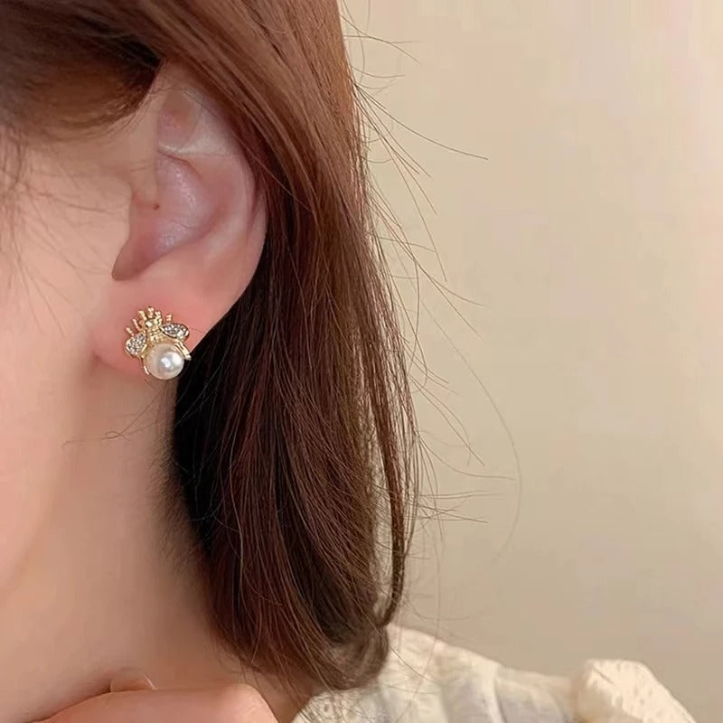 Korean Style Honey Bee Pearl Stud Earrings For Women Exquisite Small Elegant Earring Ladies Wedding Party Birthday Jewelry Gifts