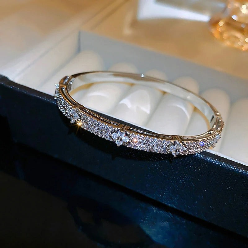 Four Leaf Flower Inlaid Shiny Zircon Bracelet for Women Girls Elegant Delicate Vintage French Jewelry Wedding