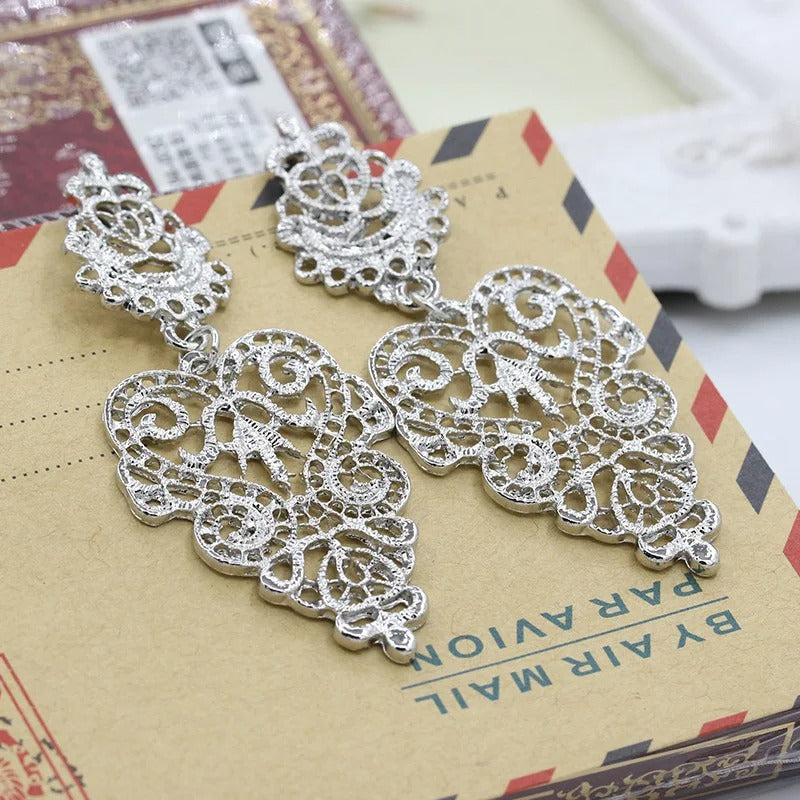 Retro European Hollow Flower Drop Earrings Women Black Gold Jewelry