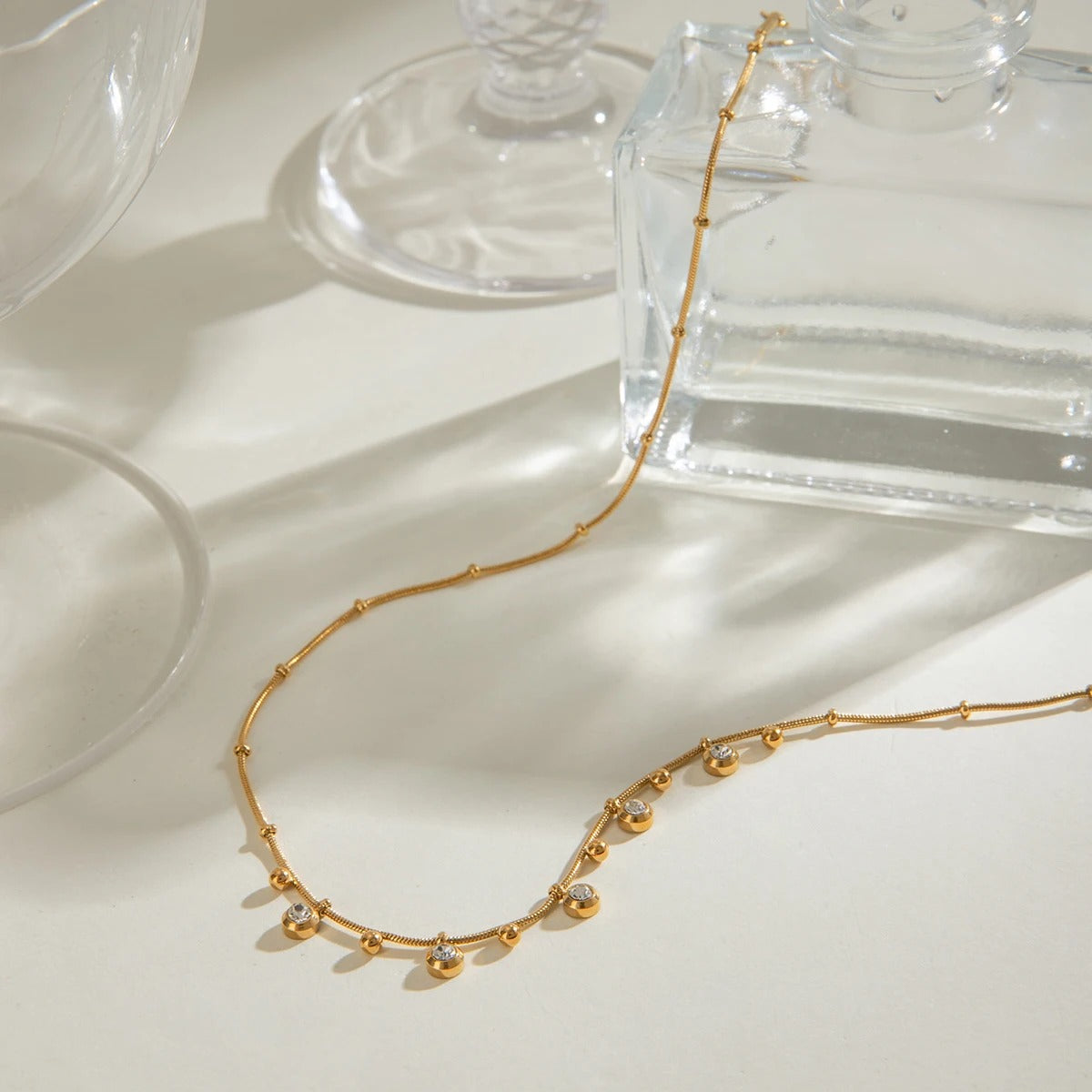 Minimalist Gold Collar Necklace with Round Zircon Pendant for Women