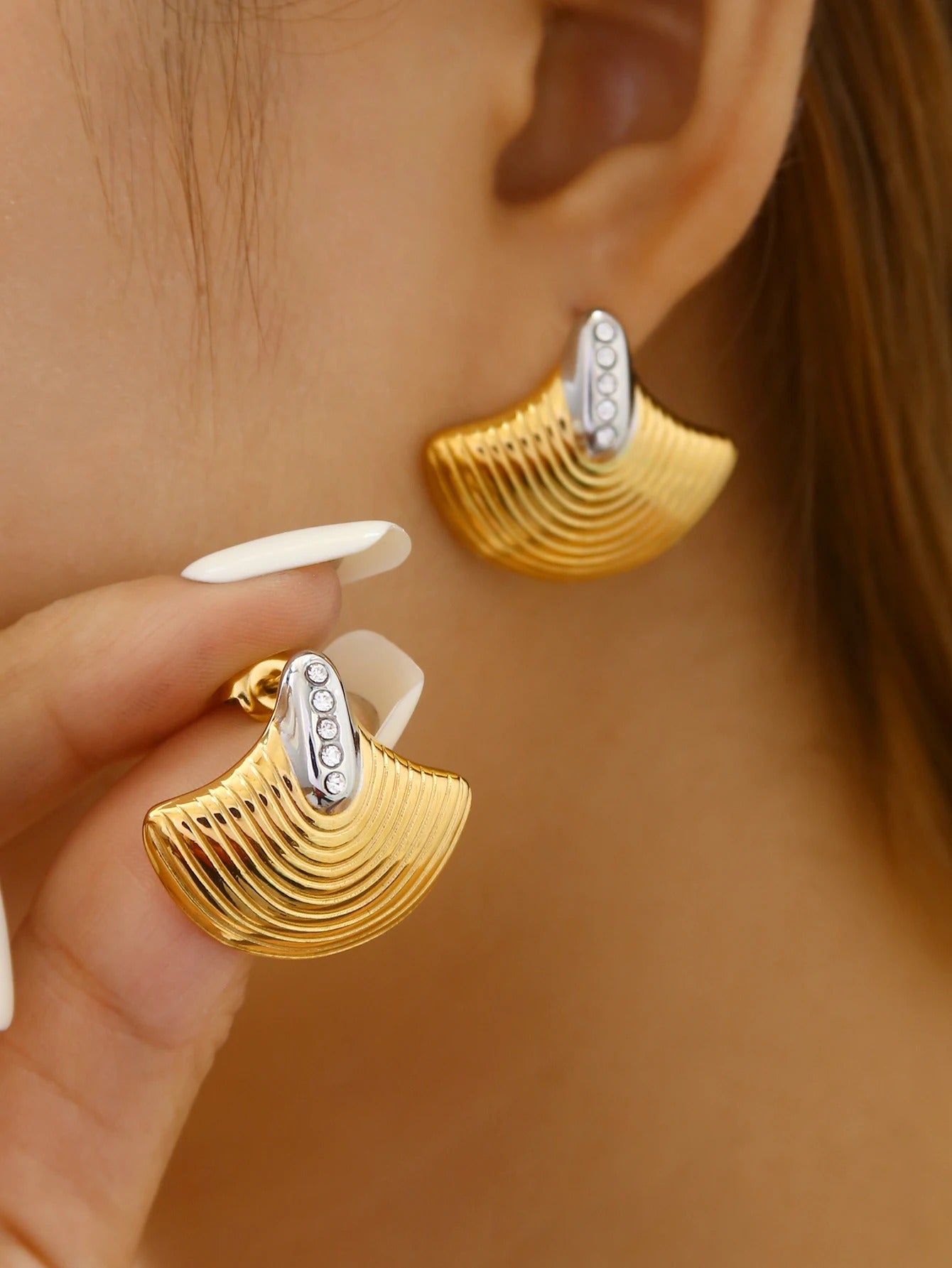 Summer Beach Collection Fashion Elegant Bohemian Style Stainless Steel 18K Gold Plated Diamond Shell Stud Earrings For Women