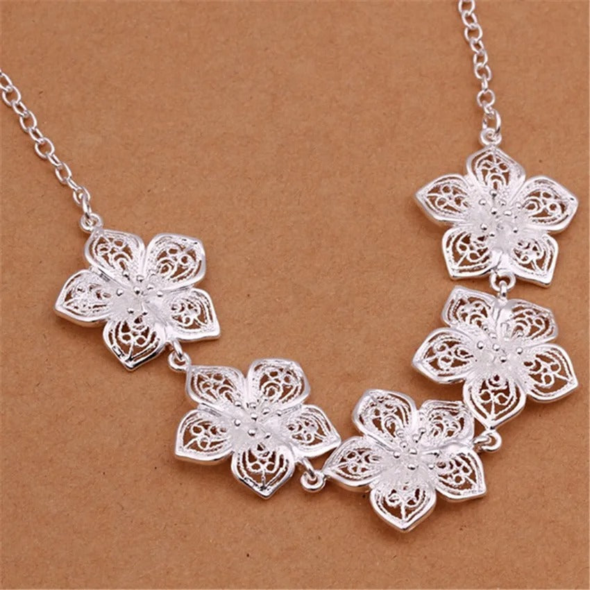 Retro Silver Flower Necklace Cute Women Wedding Jewelry Gift