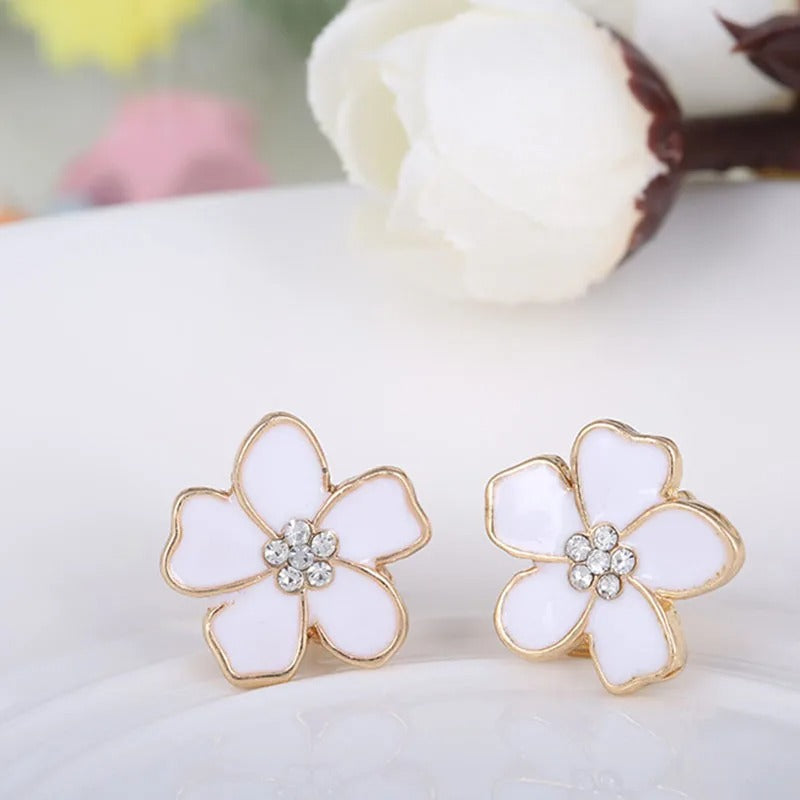 Korea Style Flower Shape Enamel Clip on Earrings Without Piercing for Girls Party Cute Lovely No Hole Ear Clip jewelry.