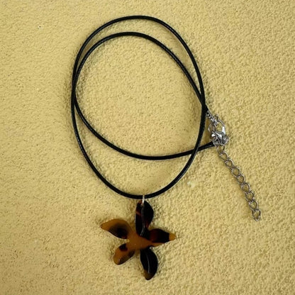 Simple Maple Leaf Choker Necklace Fashion Acrylic Clavicle Chain Jewelry
