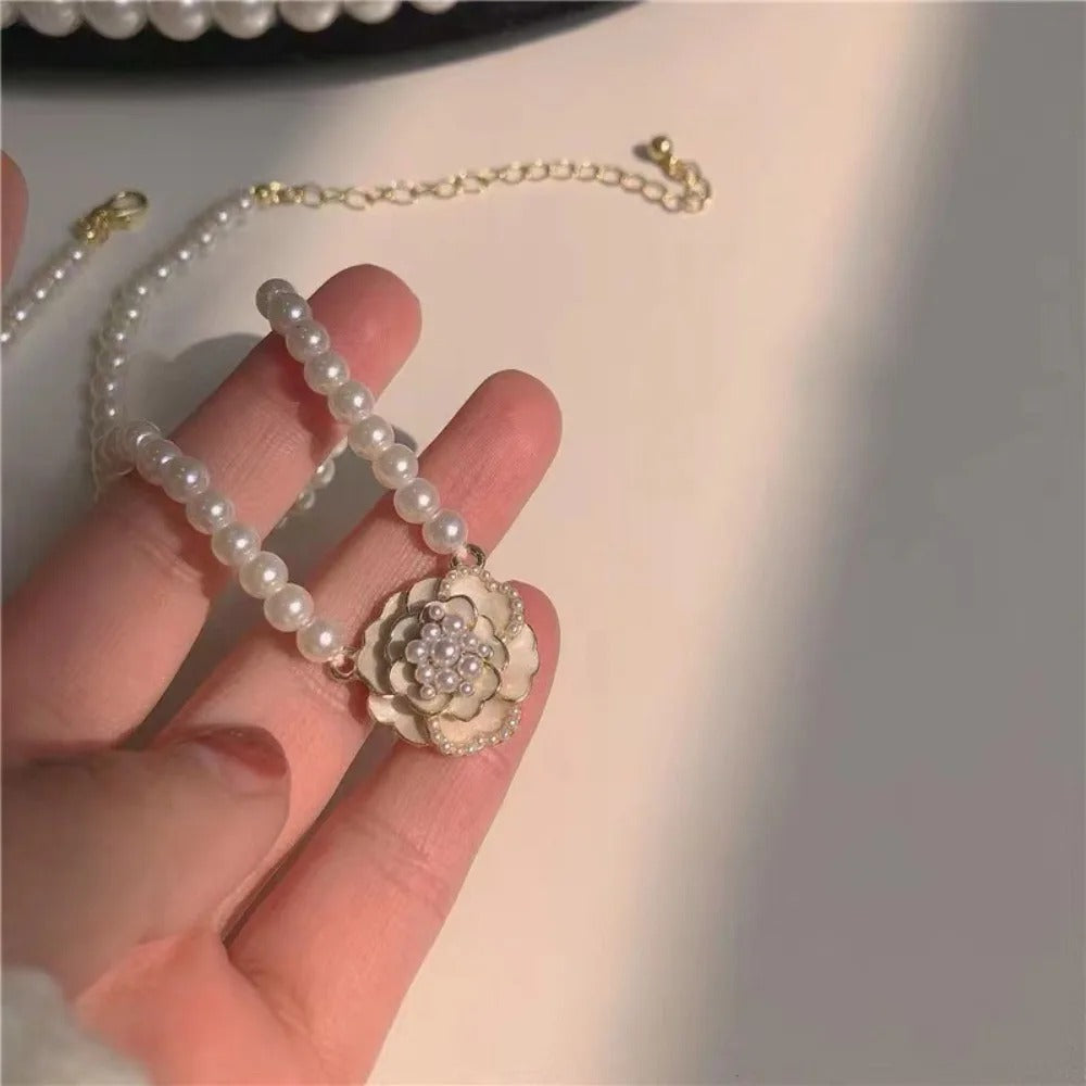 Charm Pearl Beaded White Camellia Flower Pendant Necklace for Women New Korea Fashion Collarbone Chain Jewelry Accessories Gift