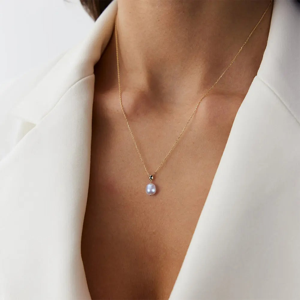 Kiss Mandy Baroque Pearl Pendant Necklace Minimalism 14K Gold Plated Sweater Chain Pearl Charm Thin Chain Necklace Gift GPN48