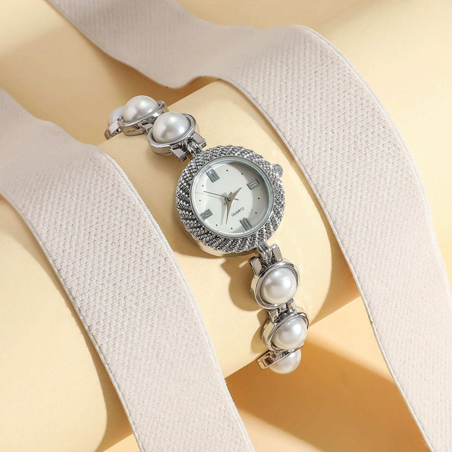 Luxury Women’s Pearl Steel Strap Quartz Watch Small Dial with Diamond Dot Hour Markers