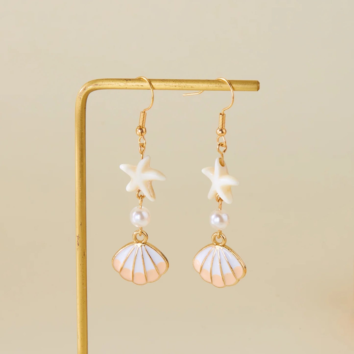 Handmade Boho Conch Shell Dangle Earrings Golden Metal Ear Hooks