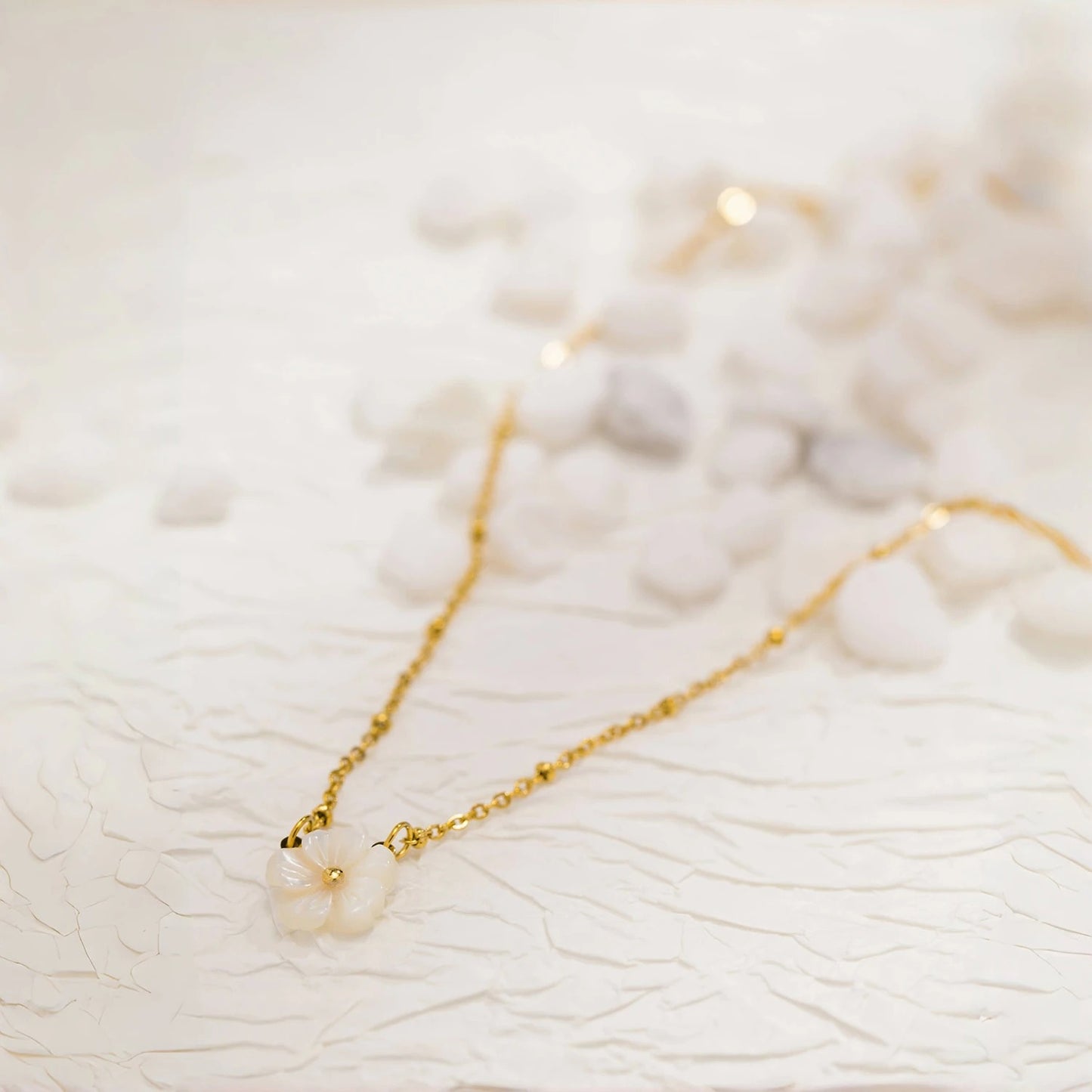 Fashion White Shell Sakura Pendant Necklace Vintage Stainless Steel Metal 2025 Exquisite Charm Flower Jewelry Gift