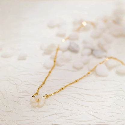 Fashion White Shell Sakura Pendant Necklace Vintage Stainless Steel Metal 2025 Exquisite Charm Flower Jewelry Gift