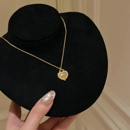 Italian Retro Heart Design Pendant Necklaces For Women Golden Fashion Elegant Mother's Day Gifts