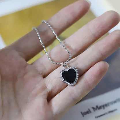 Simple Black Heart Necklace French Metal Clavicle Chain