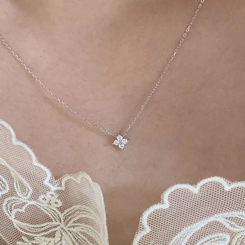 Women’s Elegant Four-Leaf Pendant 925 Silver Zircon Jewelry