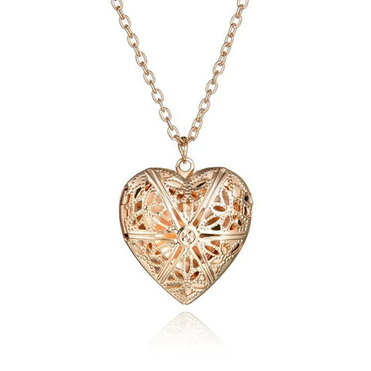 Hollow Heart Pendant Necklace for Women Geometric Charm Love Chain Clavicle Jewelry Statement Christmas Gift