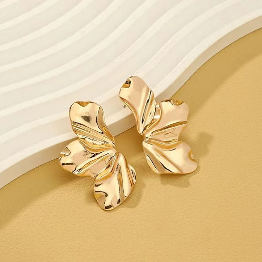 Retro Golden Metal Leaf Drop Earrings for Women Three Petal Petals Flowers Dangle Earrings Wedding Party Simple Trendy Jewelry