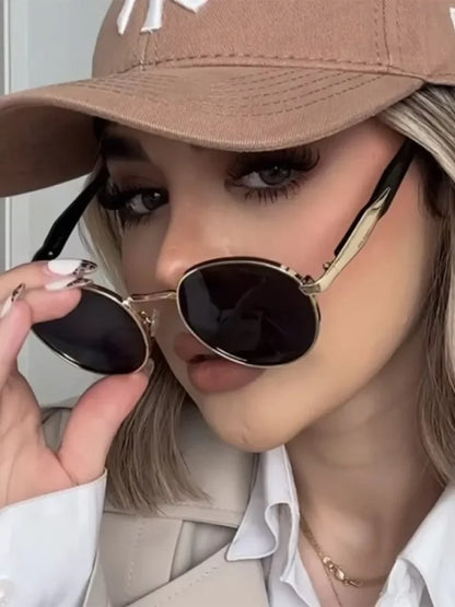 Vintage Round Metal Sunglasses Retro UV400 Fashion Eyewear for Women