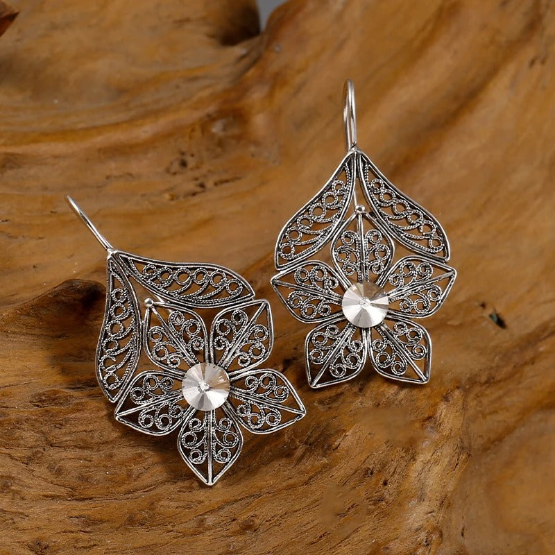 Vintage Leaves Carving Hollow Flower Hook Drop Earrings Ethnic Silver Color Metal Inlaid Cubic Zirconia Dangle Earrings Jewelry