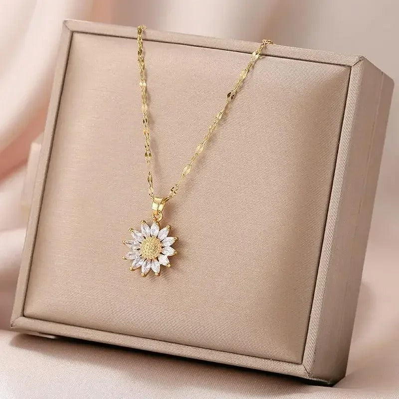 Temperament Daisy Flower Necklace Exquisite Gold Choker Jewelry