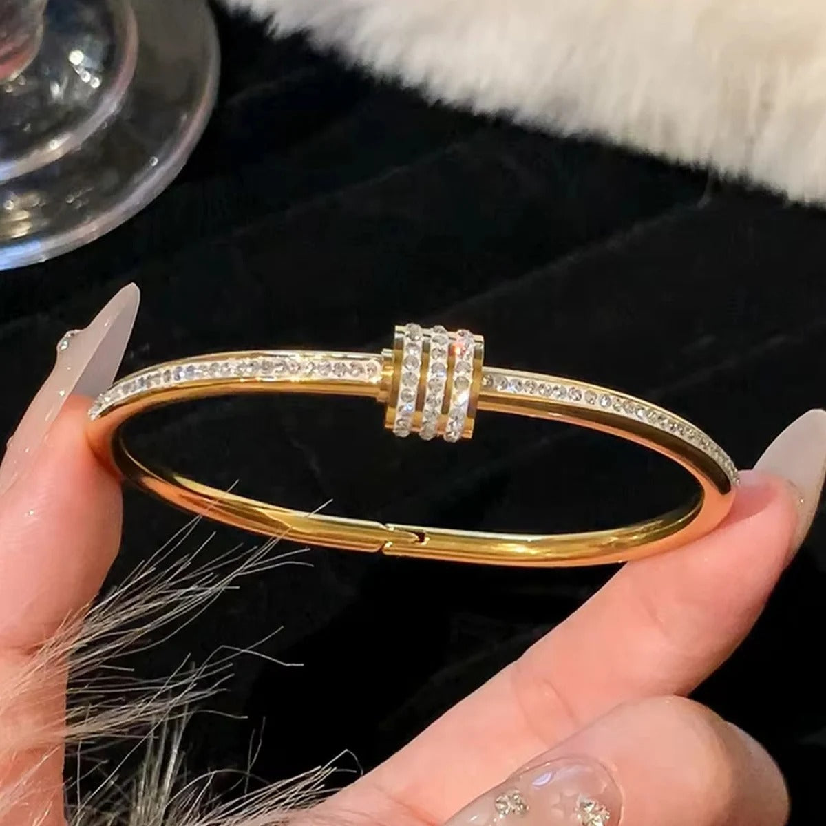 1pc Titanium Steel Gold Bracelet, Fashionable Classic Style, Stainless Steel Bracelet, Inlaid With Zircon, For Women Daily Wear
