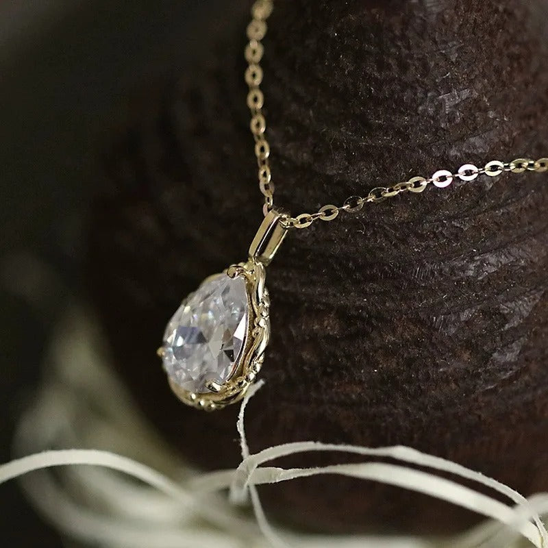 Light Luxury Retro Zircon Water Droplet Pendant Necklace 925 Sterling Silver for Women Romantic Gift