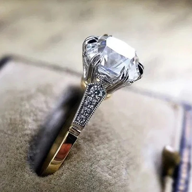 Women’s Elegant Round Cubic Zirconia Ring Wedding Engagement