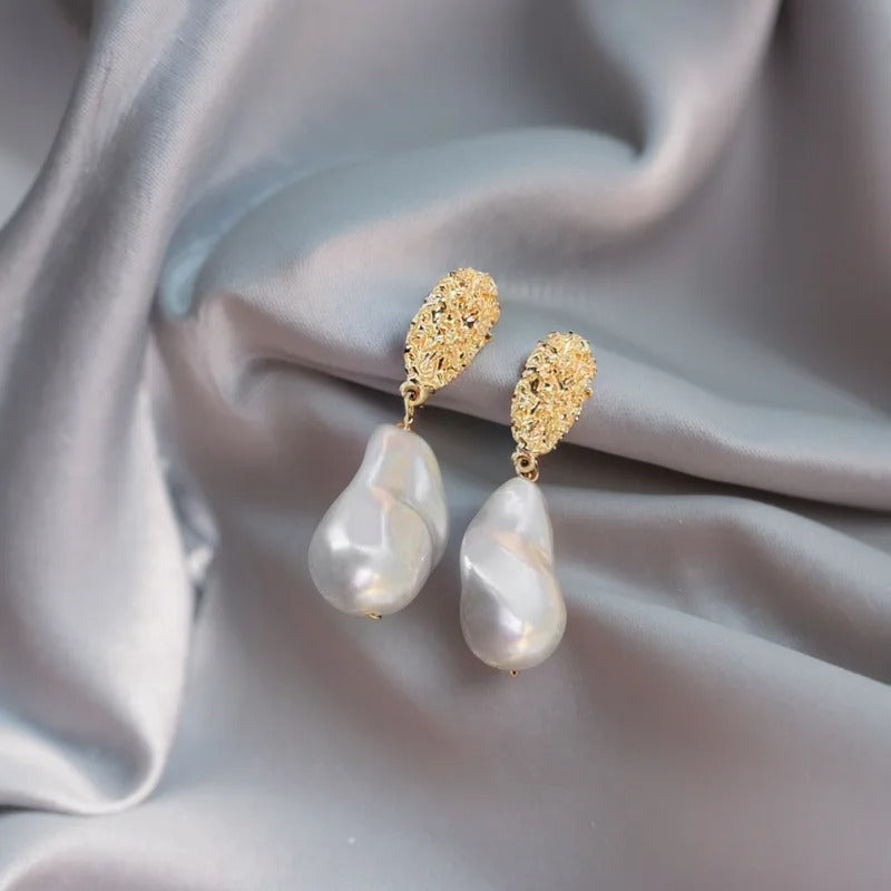 Water Droplet Imitation Pearl Dangle Earrings for Women Geometry Oval Metal Sheet Drop Earrings Party Retro Jewelry