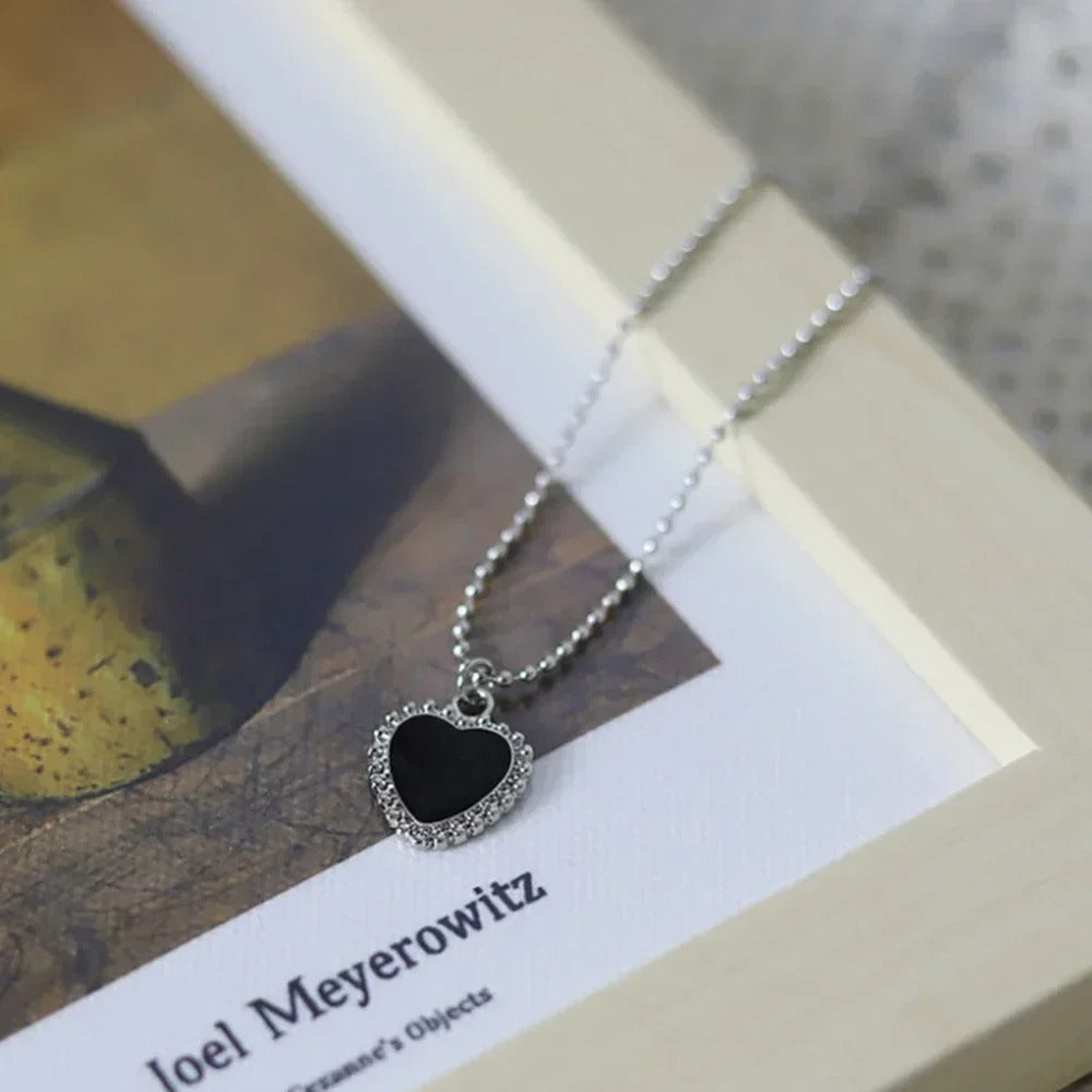 Simple Black Heart Necklace French Metal Clavicle Chain