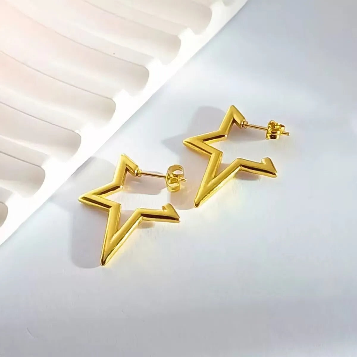 Big Star Earring Irregular Hollow Out Alien Metal Pentagram Ear Stud for Women Cool Girl Trend Y2K Jewelry