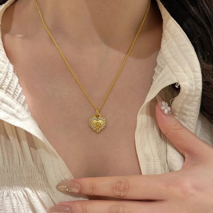 Italian Retro Heart Design Pendant Necklaces For Women Golden Fashion Elegant Mother's Day Gifts
