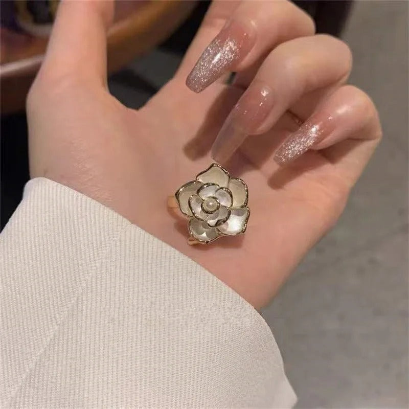 White Color Acrylic Flower Ring For Women Fashion Imitation Pearl Gold Color Ring French Retro Jewelry Rose Adjustable Ring