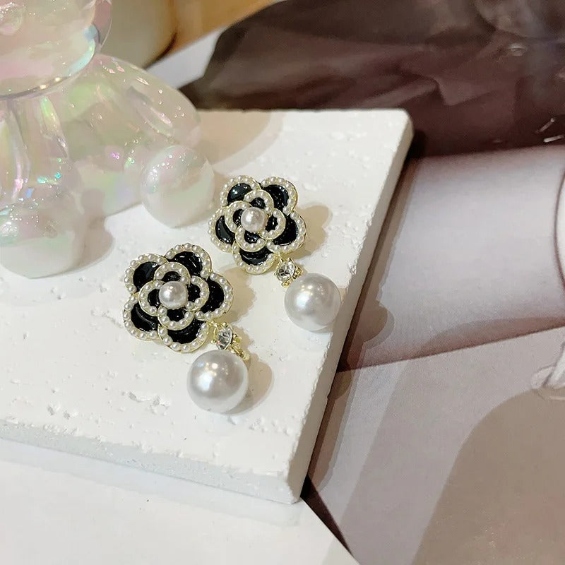Mini Beads Flower Drop Earrings for Women Elegant Imitation Pearl Dangle Earrings Trendy White Black Enamel Oil Petal Jewelry
