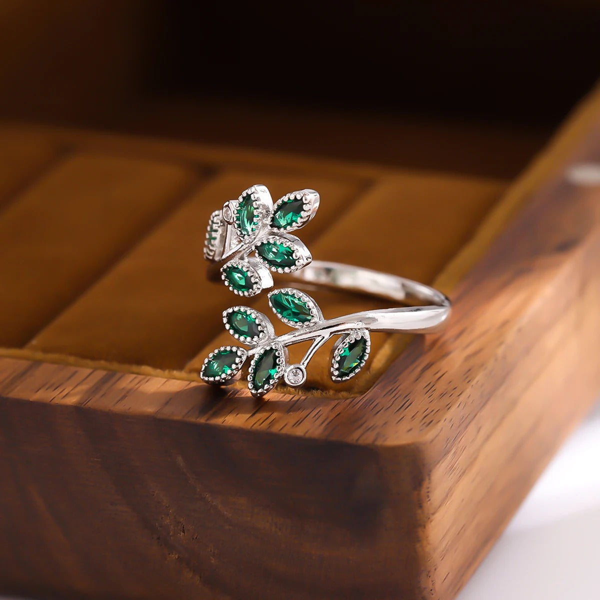 New Fashion Green Crystal Leaves Silver Personality Temperament Creative Exquisite Opening Rings