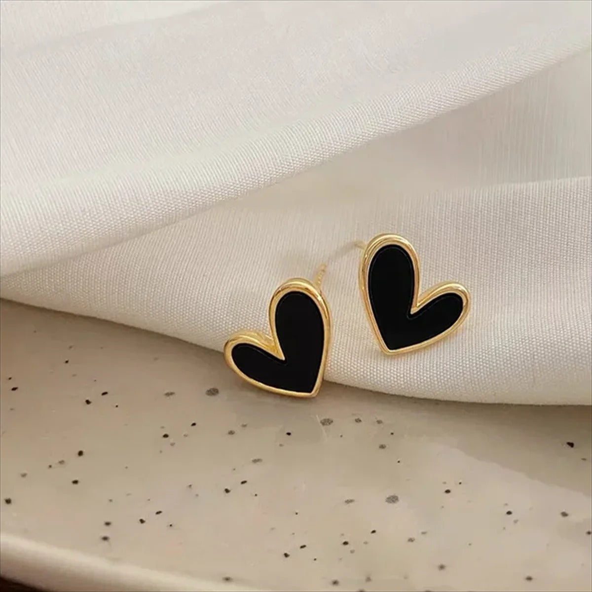 Cute Korean Earrings Heart Bling Zircon Vintage Dark Green Versatile Gold Color Earring for Women Fashion Jewelry 2025 New Gift