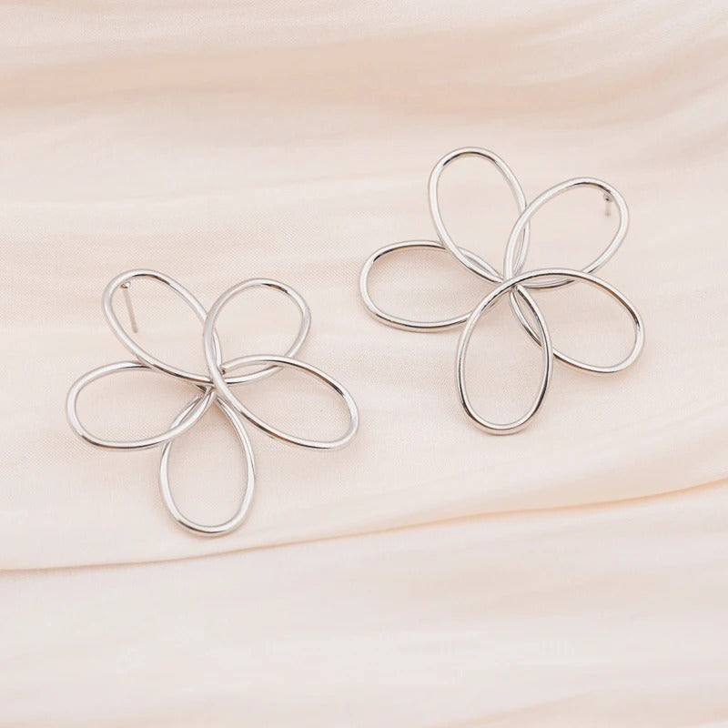 Women’s Golden Flower Dangle Earrings Retro Hollow Metal Wedding Jewelry