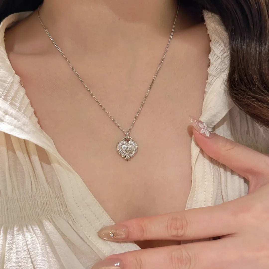 Italian Retro Heart Design Pendant Necklaces For Women Golden Fashion Elegant Mother's Day Gifts