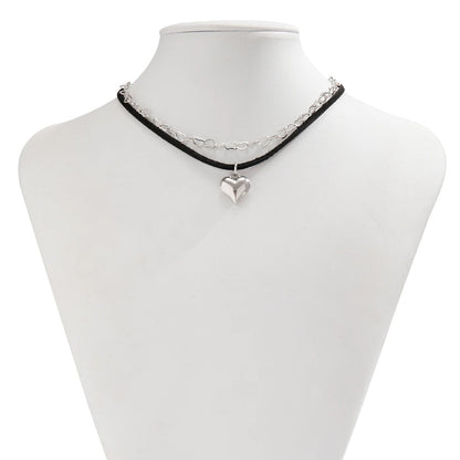 Salircon Retro Korean Black Velvet Rope Chain Choker Fashion Creative Metal Heart Chain Short Necklace Women's Aesthetic Jewelry