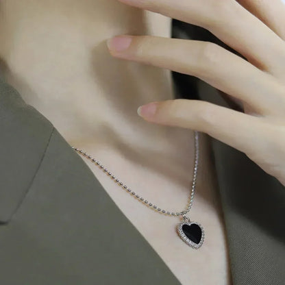 Simple Black Heart Necklace French Metal Clavicle Chain