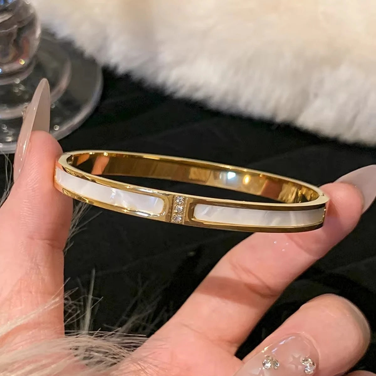 1pc Titanium Steel Gold Bracelet, Fashionable Classic Style, Stainless Steel Bracelet, Inlaid With Zircon, For Women Daily Wear