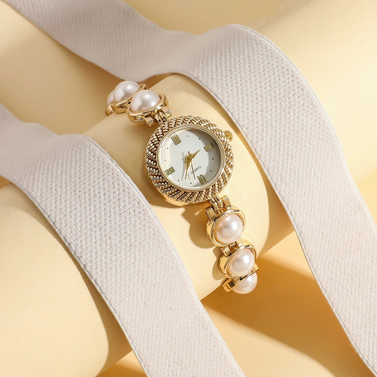 Luxury Women’s Pearl Steel Strap Quartz Watch Small Dial with Diamond Dot Hour Markers