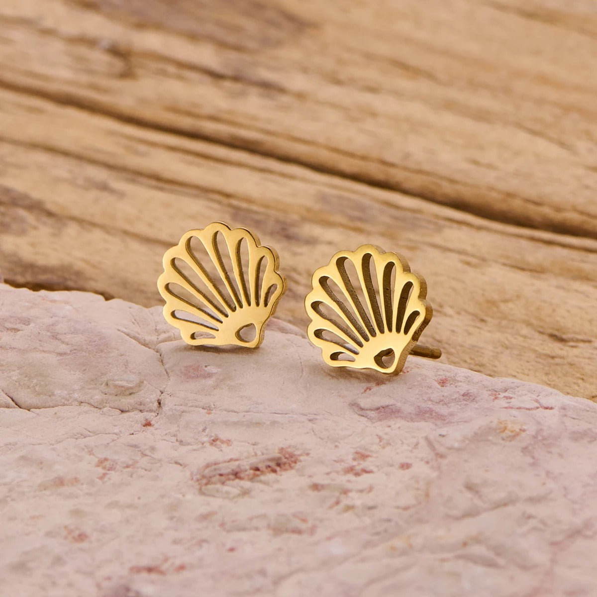 Bohemia Vintage Stainless Steel Conch Shell Shaped Earrings for Women Fashion Gold Color Summer Beach Jewelry Studs Gifts