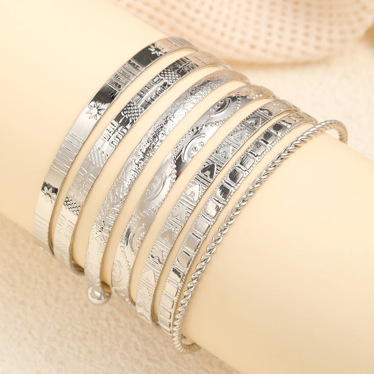 7Pcs/Set Vintage Elegant Heart Twist Design Bangle Bracelet Gold Color Smooth Bracelets Set For Women Charm Jewelry Gift