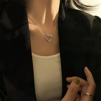 Elegant Jewelry Shell Heart Pendant Necklace Irregular Imitation Pearl Chain Unique Women Valentine's Fashion Necklace.