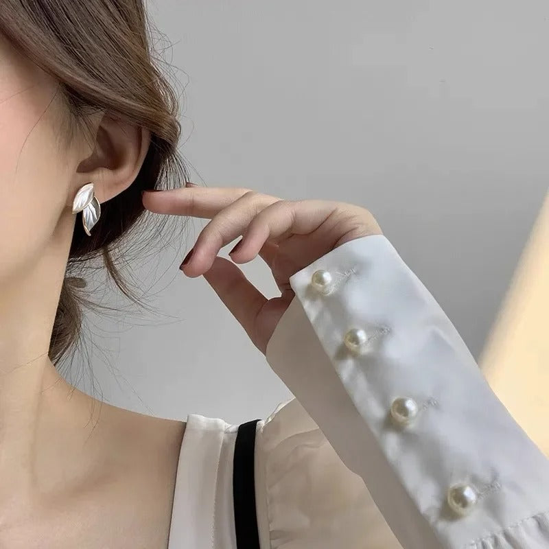 Silver Trendy Fresh Lovely Temperament Earring Sweet Grey Leaf Stud Earrings for Women Fashion Jewelry Birthday Gift