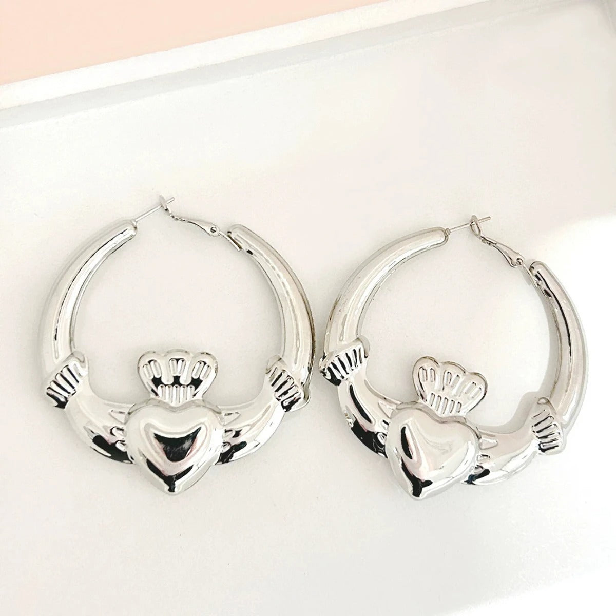 Love Crown Earrings Simple Gold Color High-End Popular Fashion Hot Selling Women's Vacation Music Festival Jewelry Accessories