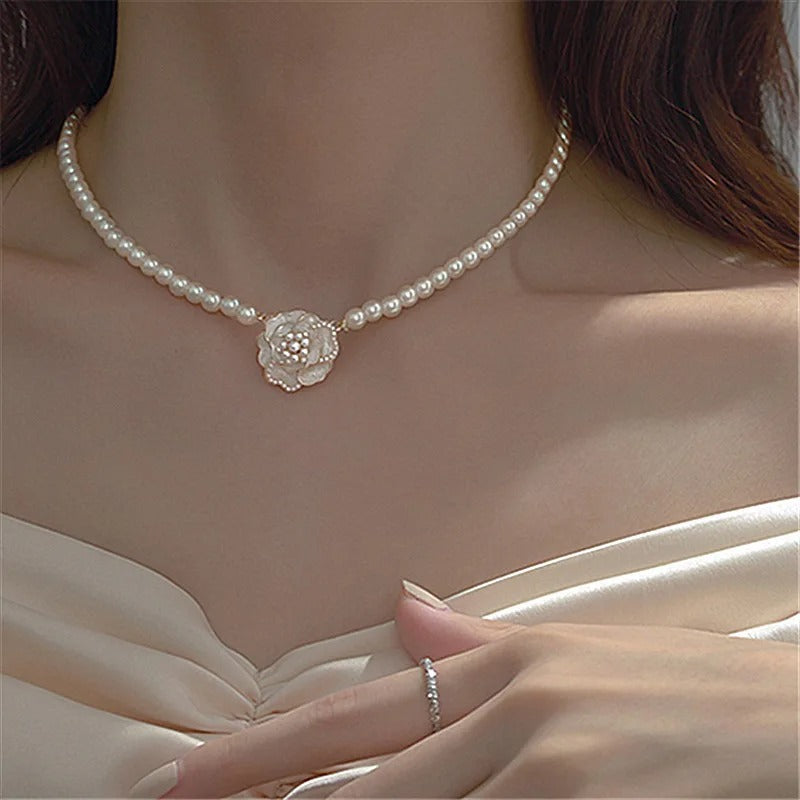 Charm Pearl Beaded White Camellia Flower Pendant Necklace for Women New Korea Fashion Collarbone Chain Jewelry Accessories Gift